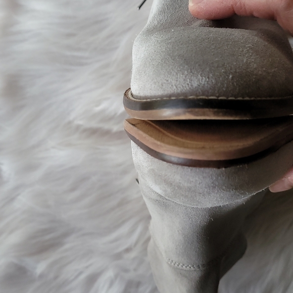 Seychelles soft gray suede leather booties. Size 7 - Picture 7 of 10